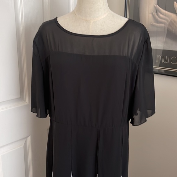 Black and white dress 👗 - Picture 3 of 13